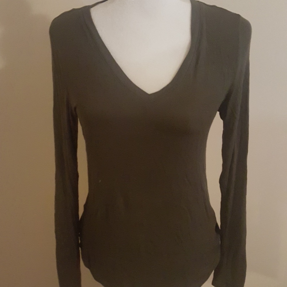 Apt. 9 long sleeve v neck